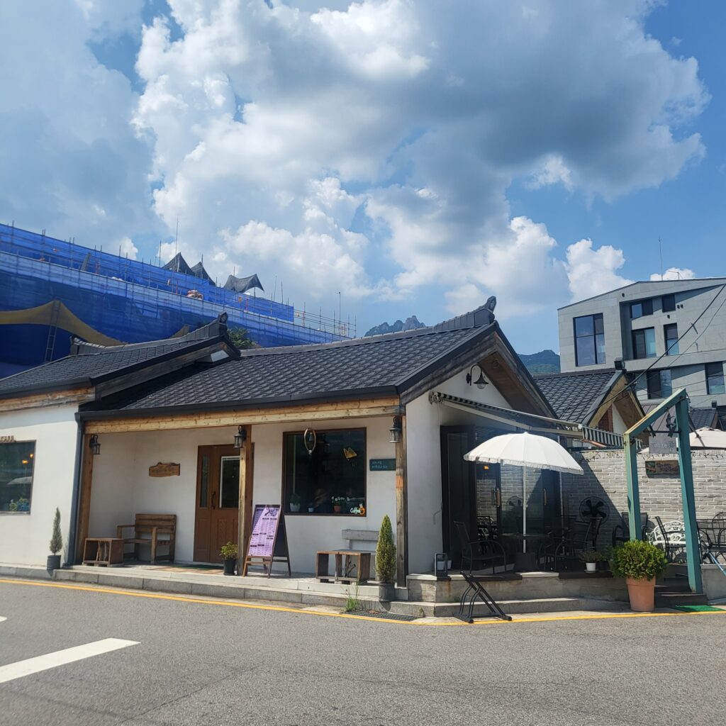 무수울 - 도봉산 근처 예쁜 카페 / 무수아취 글램핑 후 계곡 카페