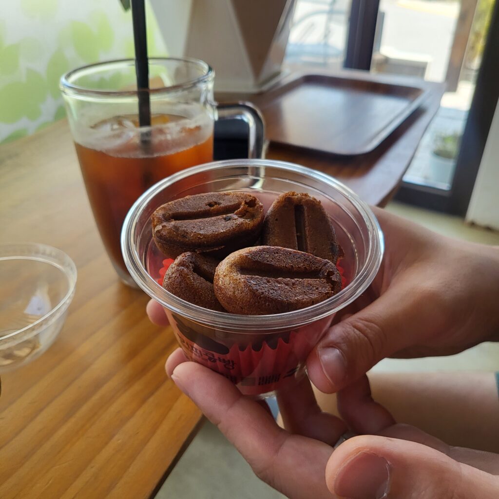 무수울 - 도봉산 근처 예쁜 카페 / 무수아취 글램핑 후 계곡 카페